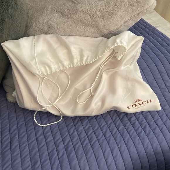 Coach crossbody or satchel handbag in poppy color (coral). - Picture 4 of 9